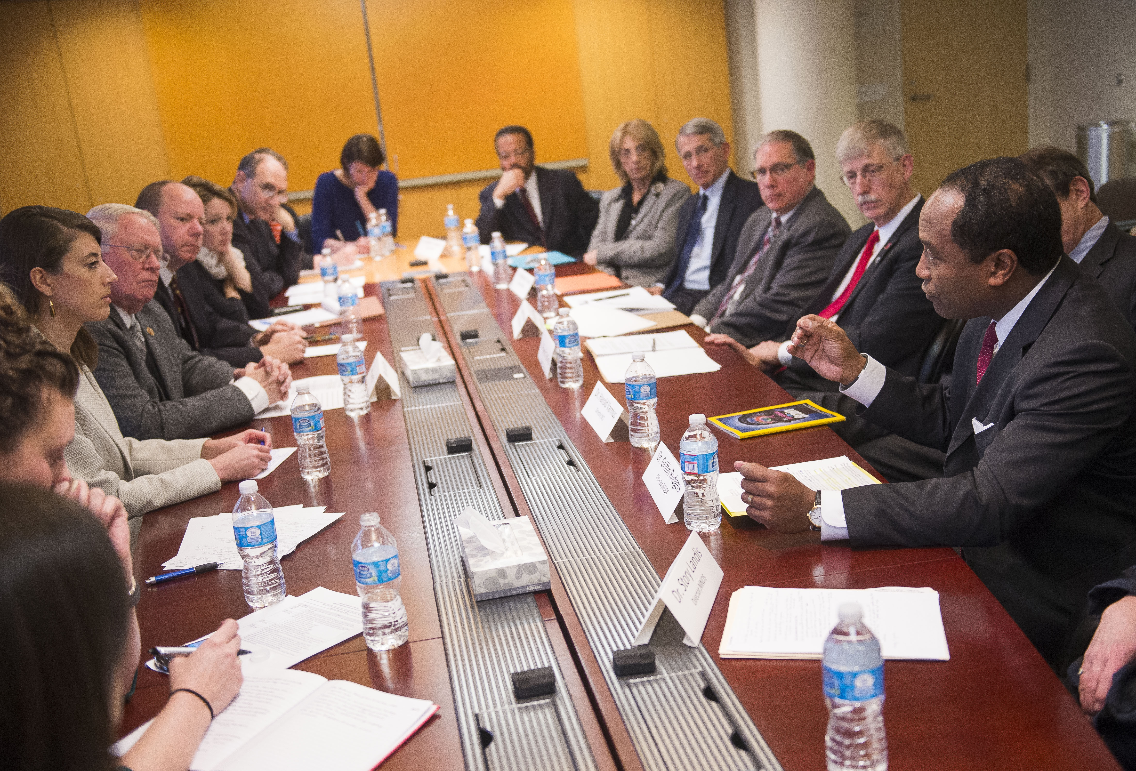 Rep. Pitts, Dr. Griffin P. Rodgers, Dr. Francis S. Collins and other institute and deputy directors in round table discussion