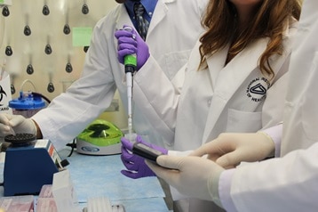 Medical Research Scholars Working in NIH Lab.