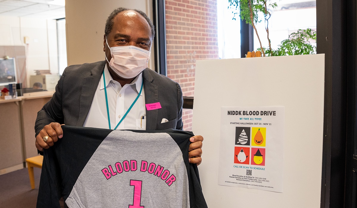  Dr. Rodgers holds a t-shirt at the NIDDK Blood Drive.