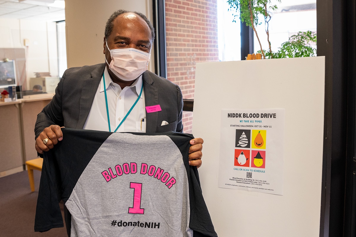  Dr. Rodgers holds a t-shirt at the NIDDK Blood Drive