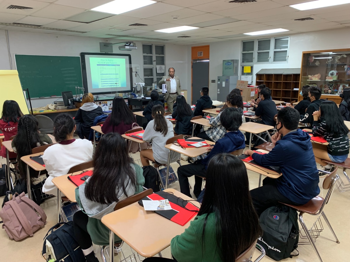 NIDDK director speaks to high school class  