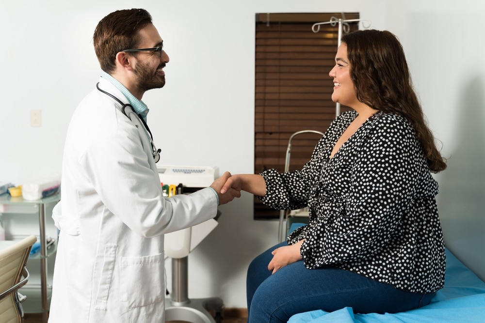 https://www.niddk.nih.gov/-/media/Images/Health-Information/Weight-Management/health-care-professional-shaking-hands-with-patient_1000x667.jpg