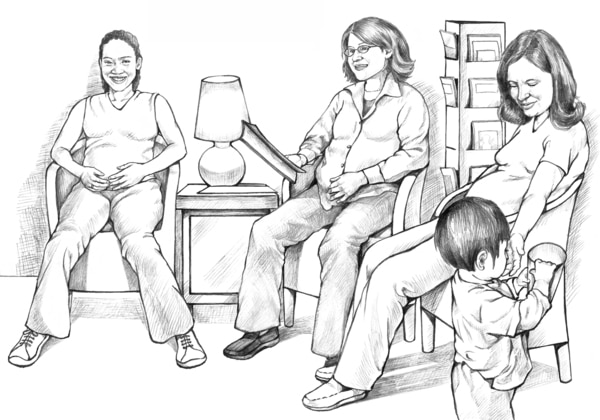 Ilustración de tres mujeres embarazadas sentadas en la sala de espera del médico. Un niño esta parado al lado de una de las mujeres.